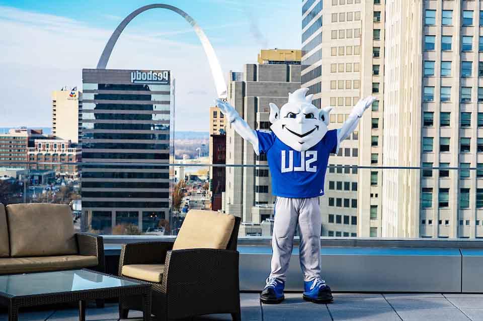 博彩网址大全 Billiken mascot standing on a rooftop near the Arch